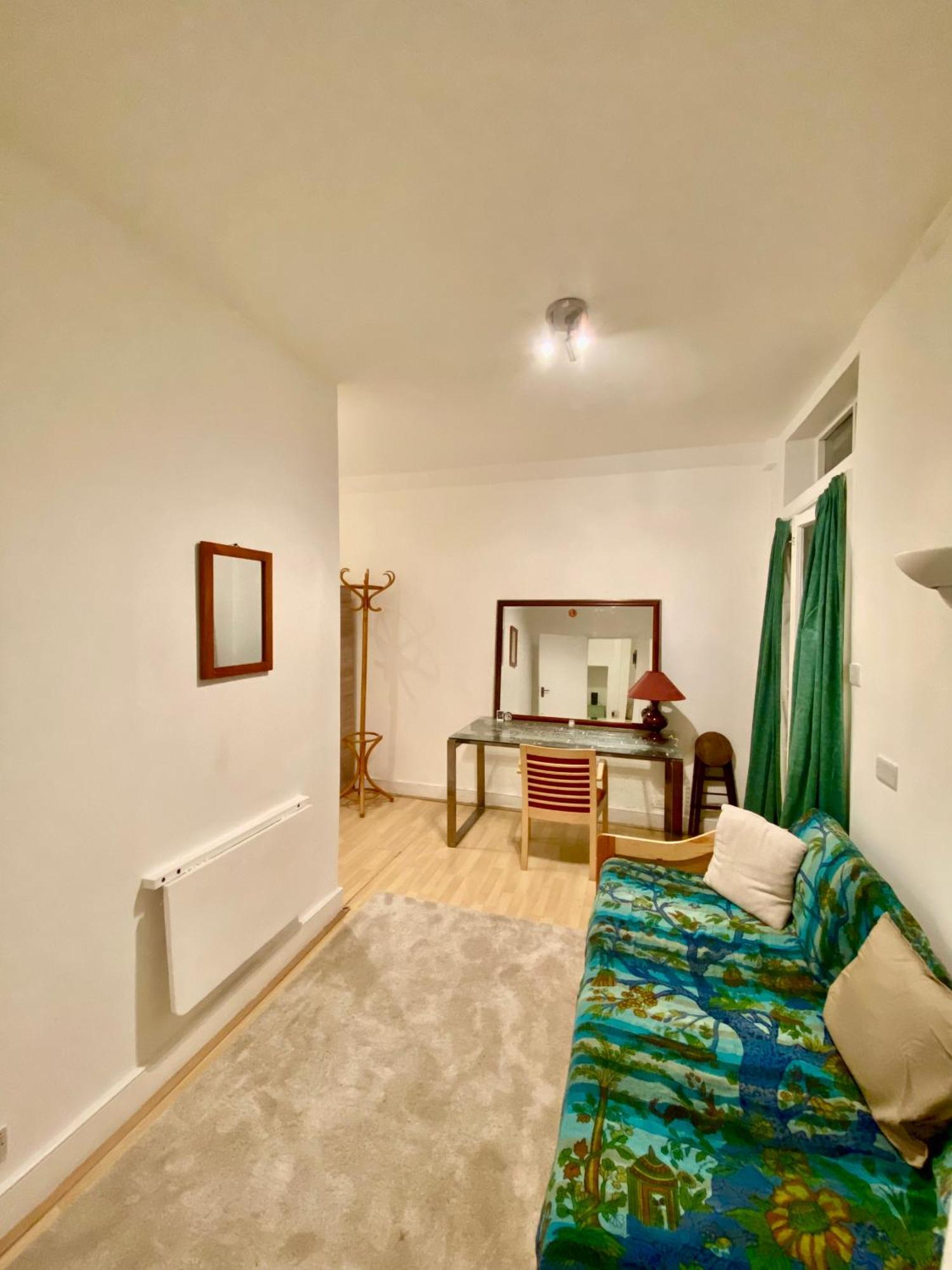 Appartamento Spacious In Earls Court *