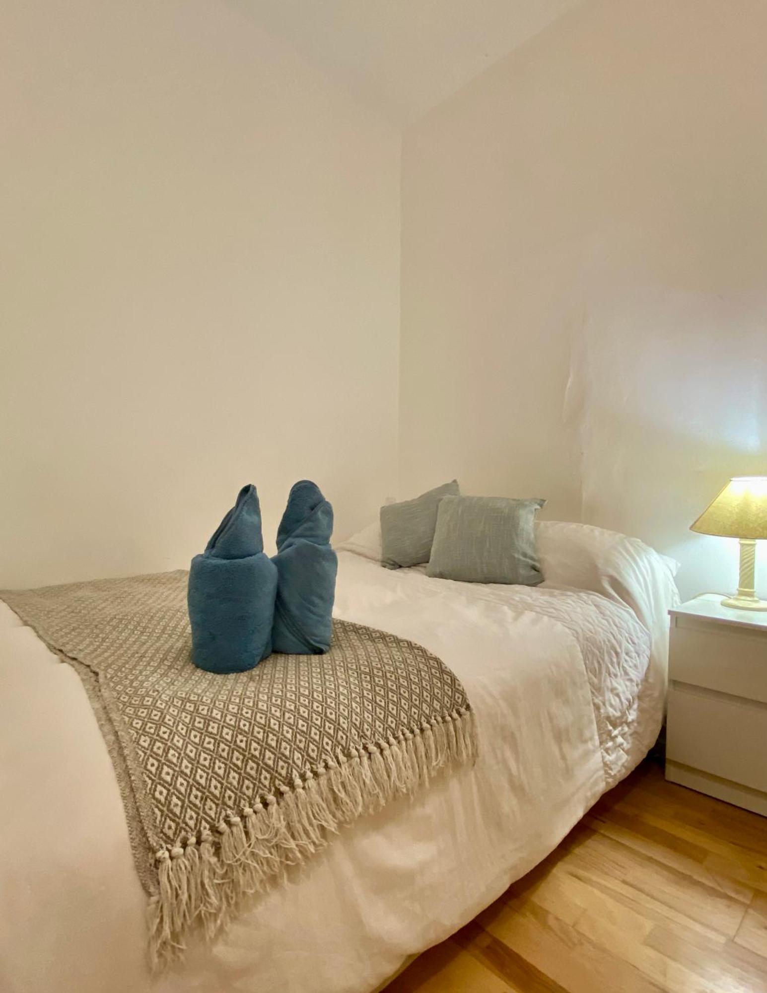 Spacious In Earls Court Londra