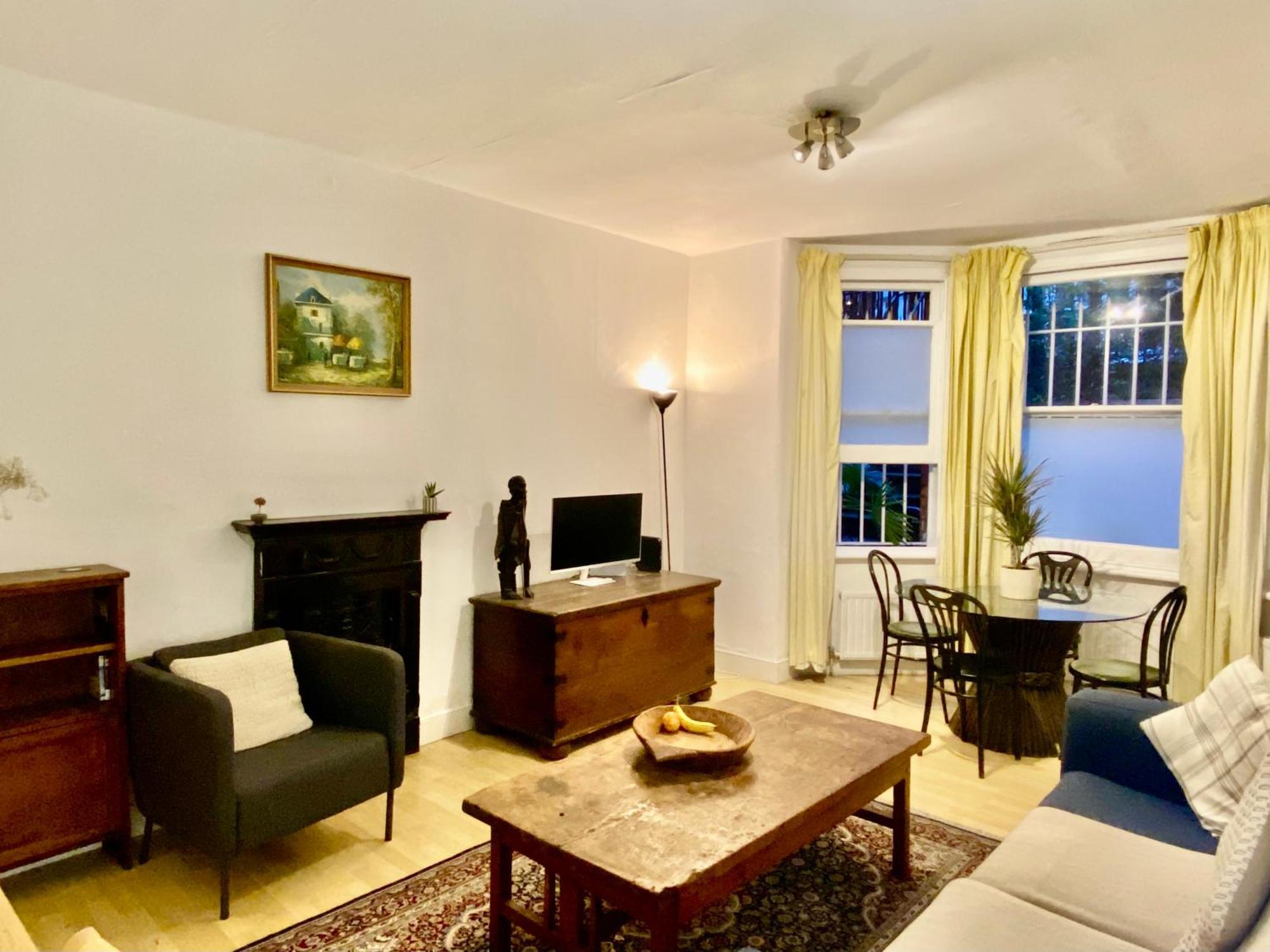 Spacious In Earls Court Londra