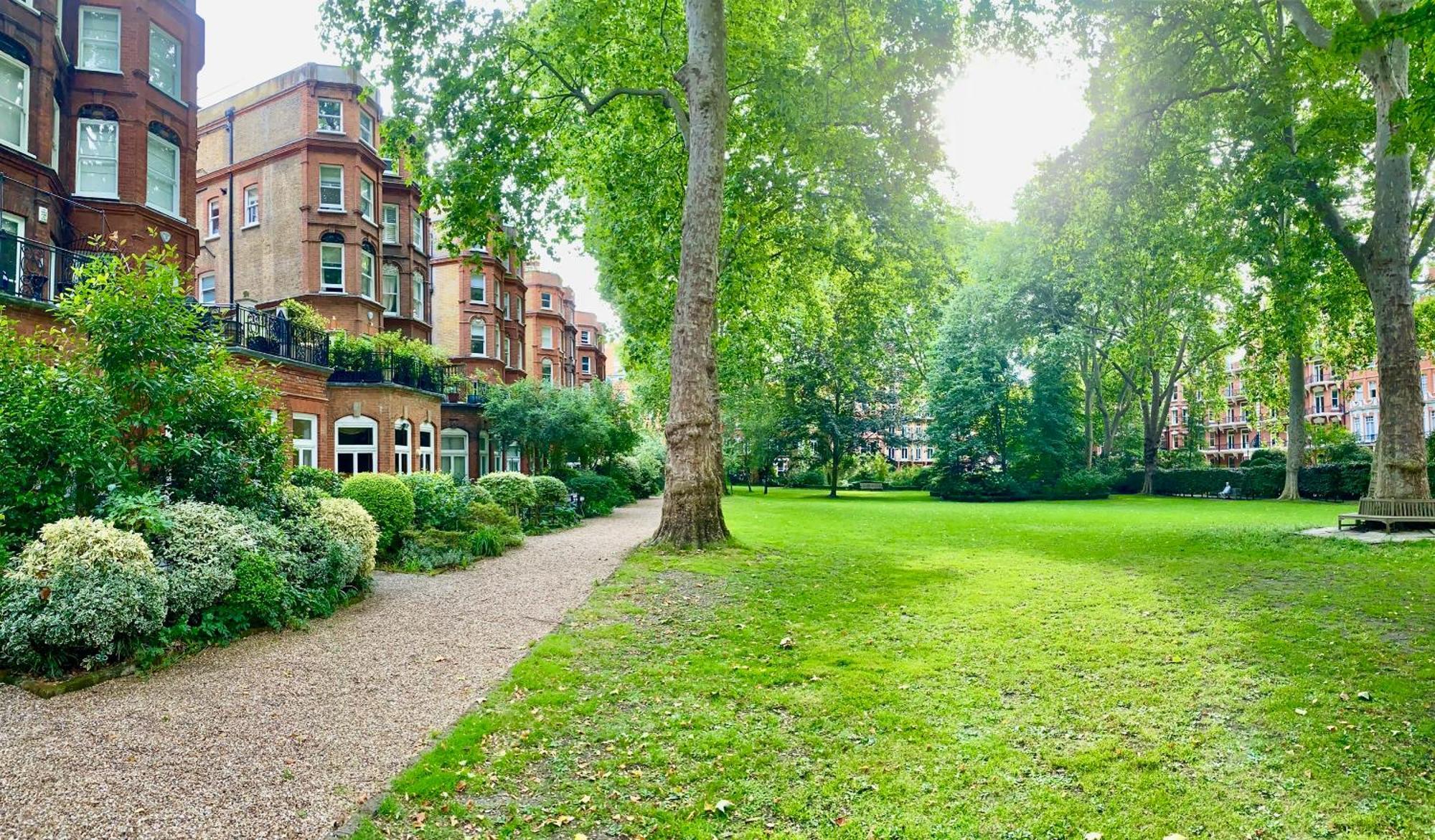 Spacious In Earls Court Londra
